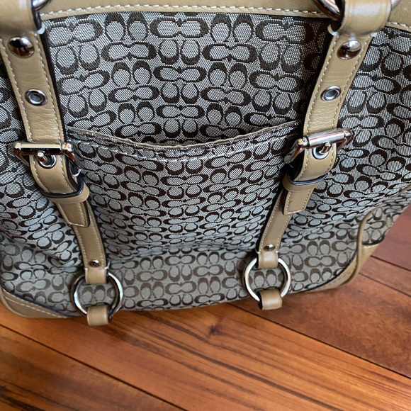 Coach authentic handbag - Picture 9 of 11
